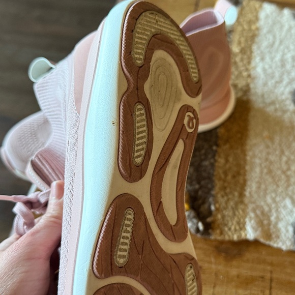 Lululemon Chargefeel Mid Workout Shoes 7.5 - Picture 6 of 6
